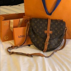 Louis Vuitton Chantilly GM Crossbody (10x9x2.5)
